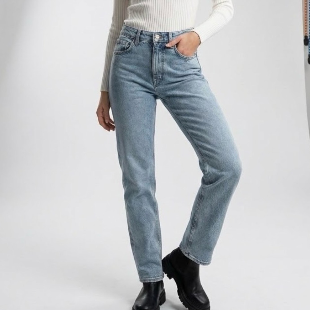 MNG Denim Women's Light Wash Blue Straight Jeans High Rise 5-Pocket -Size 1